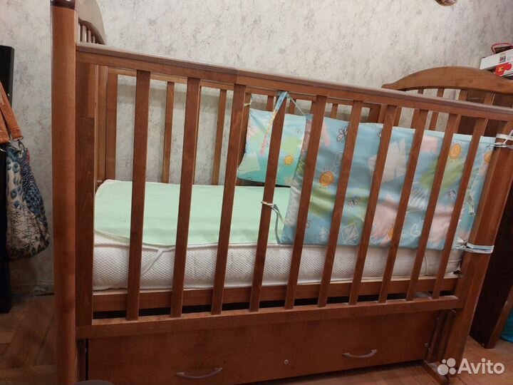 Детская кроватка