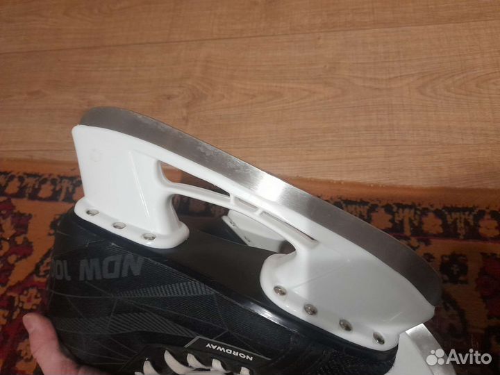 Коньки хоккейные