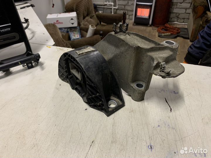 Опора двигателя правая Nissan Almera (G15)