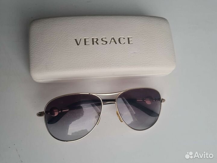 Солнцезащитные очки versace