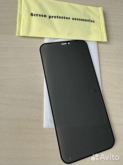 Защитное стекло антишпион и чехол на iPhone 12
