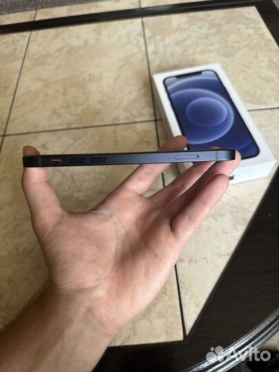 Телефон iPhone 12