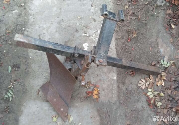 Плуг для мотоблока с оснасткой
