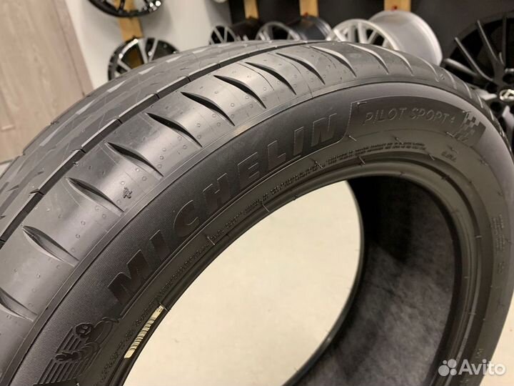 Michelin Pilot Sport 4 285/45 R21 113Y