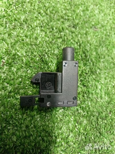 Выключатель концевой VW Tiguan 2011-2019