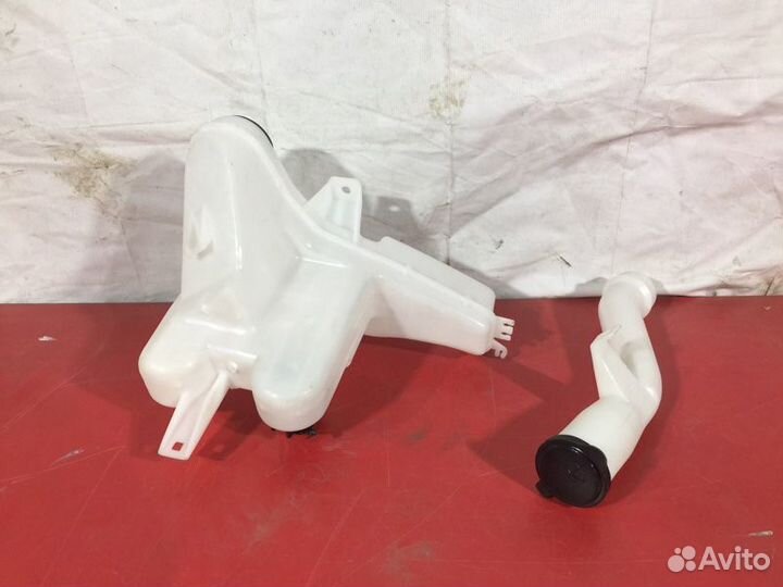 Бачок омывателя Toyota Hilux 7