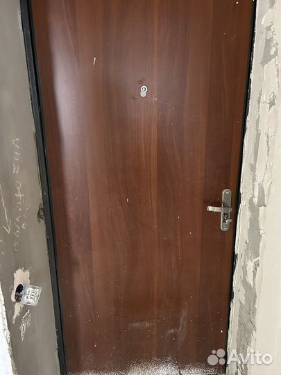 Дверь входная от застройщика