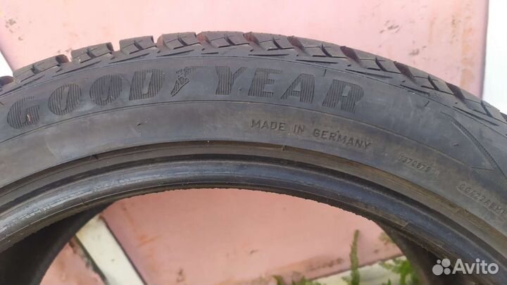 Goodyear UltraGrip Ice 2 245/45 R19 и 245/45 R19