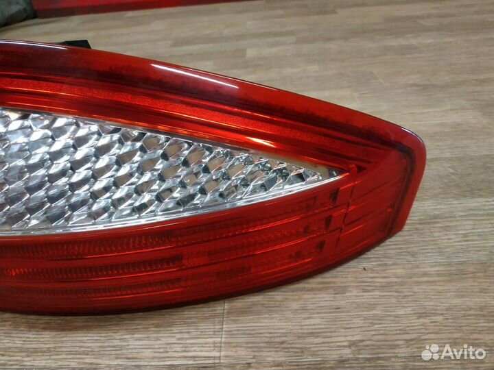 Фонарь задний наружный правый Ford Mondeo 4 хетч