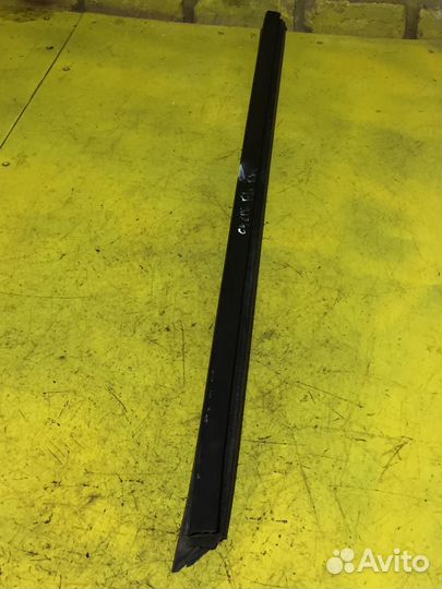 Накладка стекла переднего левого Citroen C4