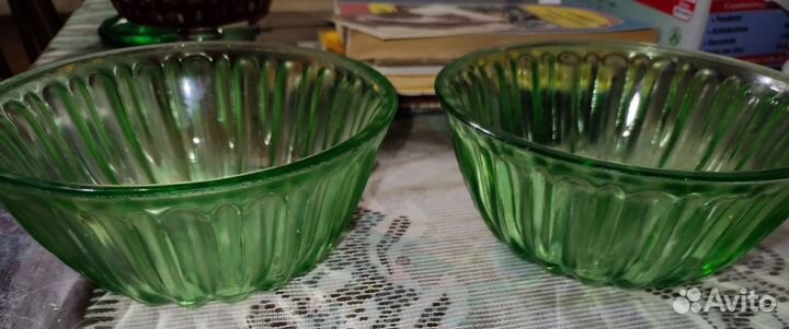 Вазы для фруктов, конфетницы цветное стекло