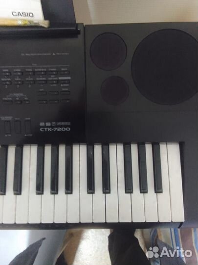 Синтезатор продаю