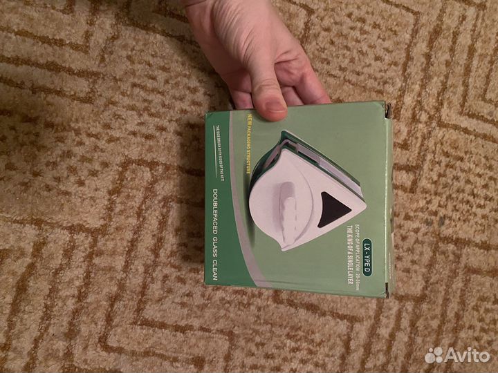 Магнитная щетка для мытья окон