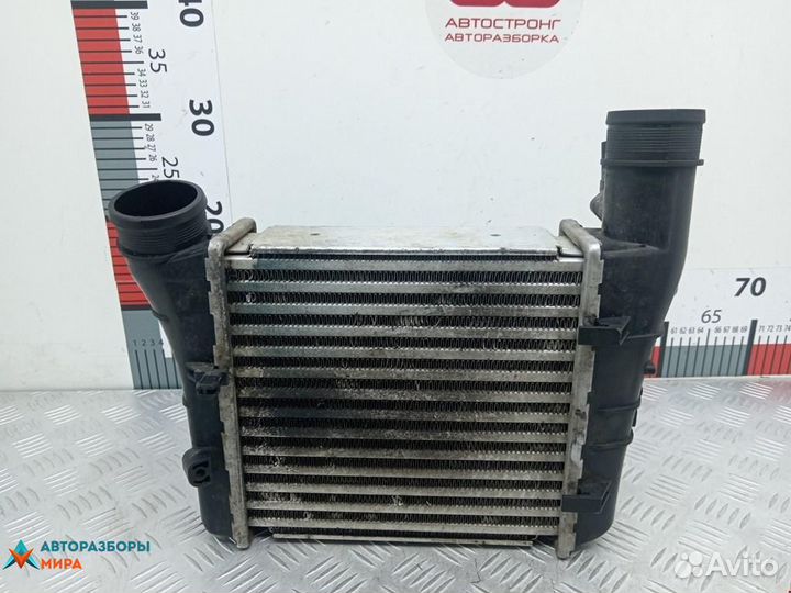 Интеркулер Audi A4 B7 2008 8E0145805AA