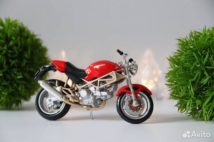 Модель мотоцикла 1995 Ducati Monster M900