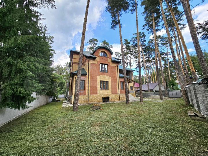 Дом 340 м² на участке 12,4 сот.