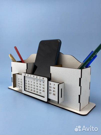 Настольный органайзер для канцтоваров и смартфона