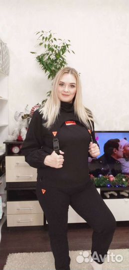 Спортивный костюм женский