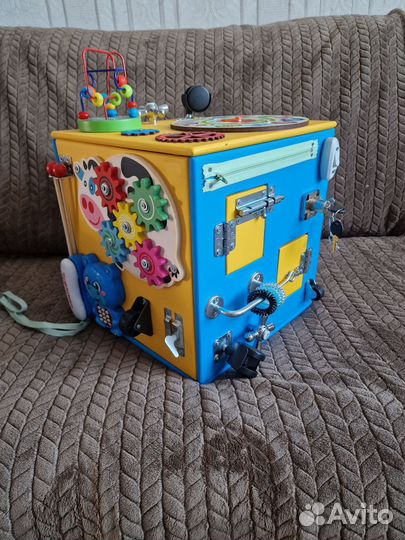 Бизиборд куб