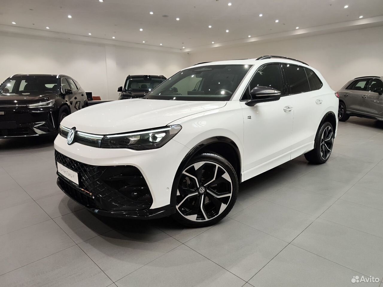 Volkswagen Tiguan L 2.0 AMT, 2024, 75 123 км