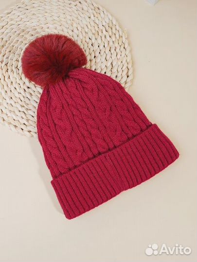 Новая зимняя красная шапка