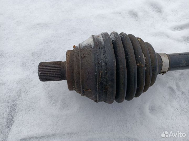 Привод левый (полуось) Skoda Octavia A7