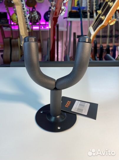 Вешалка на стенк для гитары