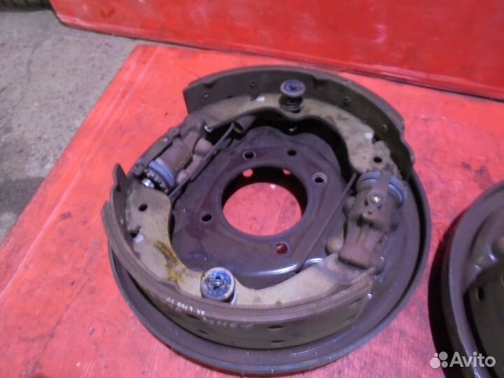Isuzu ELF Опорный диск с колодками и ртц