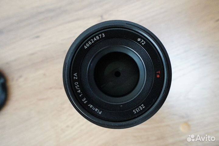 Объектив полнокадровый портретный Sony SEL50F14Z