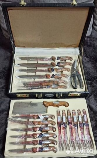 Набор ножей в чемодане
