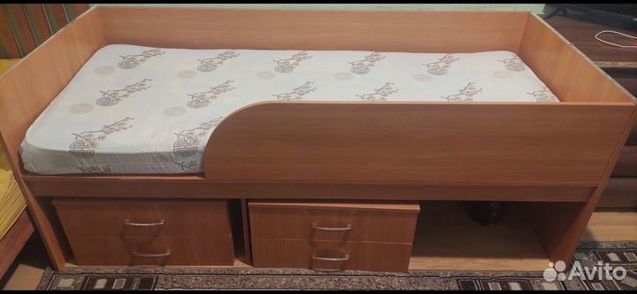 Кровать, стол и 2 стула, для деток