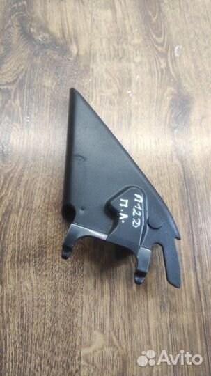 Накладка крепления зеркала передняя левая Nissan