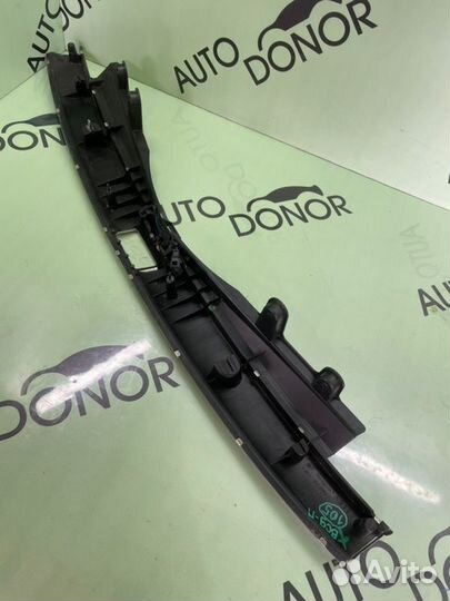 Накладка замка багажника Audi Q7 4L 3.0L BUG 2008