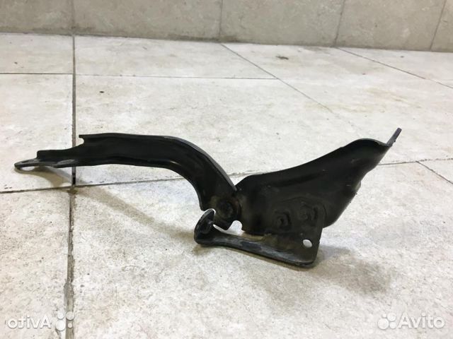 Петля капота правая Toyota Land Cruiser 200 2007