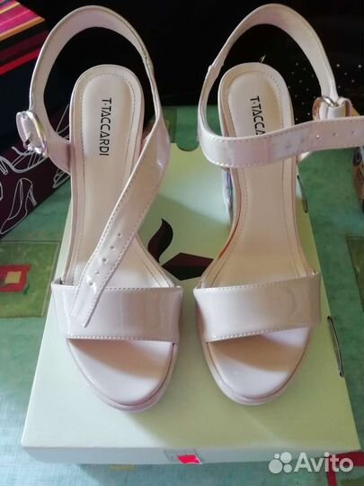 Босоножки женские