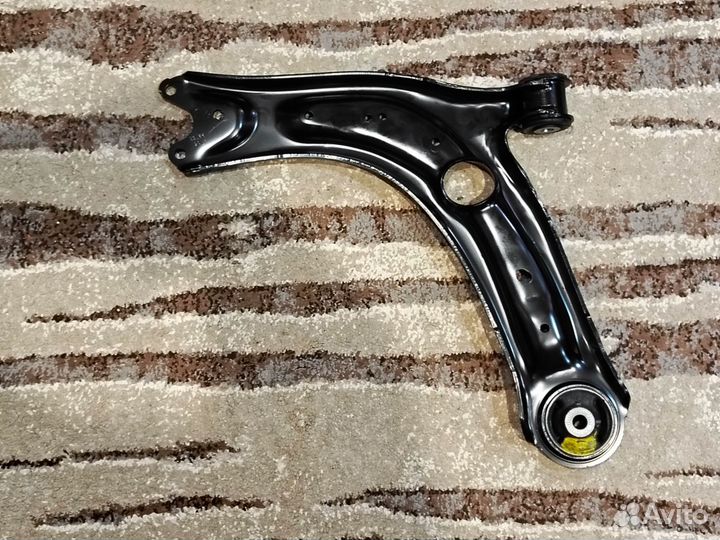 Новый передний правый рычаг VW Tiguan 2 оригинал