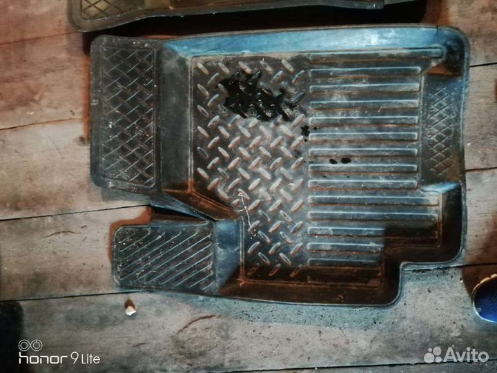 Автомобильные коврики резиновые