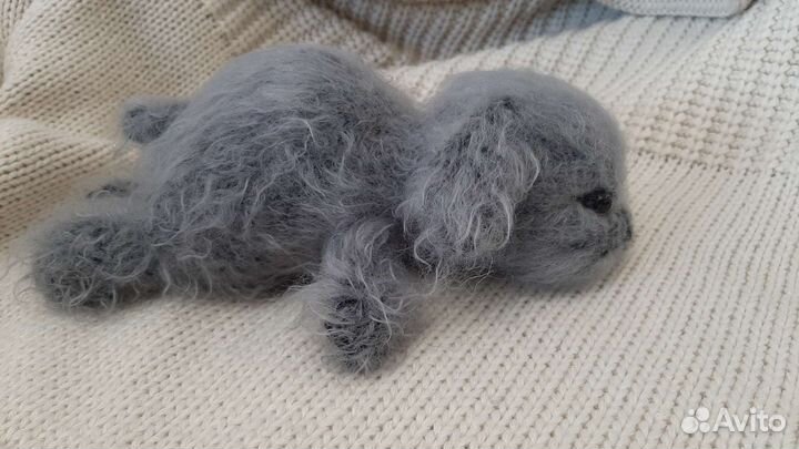 Зайчик вязаный