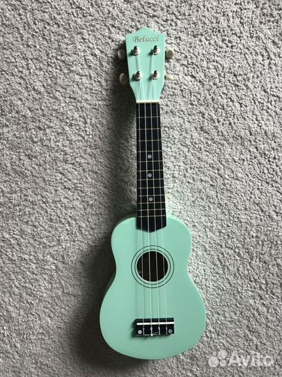 Укулеле новая четырёх струнная