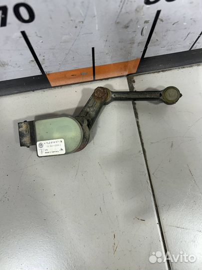 Датчик уровня подвески Volkswagen Touareg 1 7L