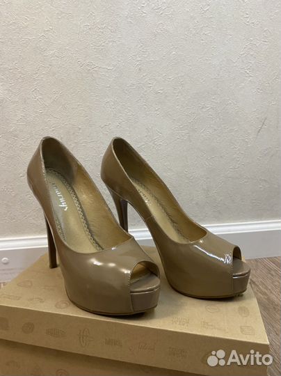 Туфли с открытым носом