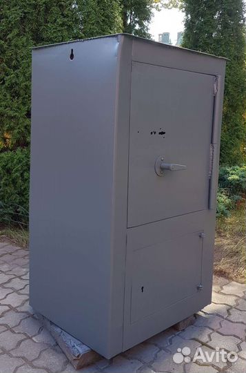 Сейф металлический напольный времен СССР