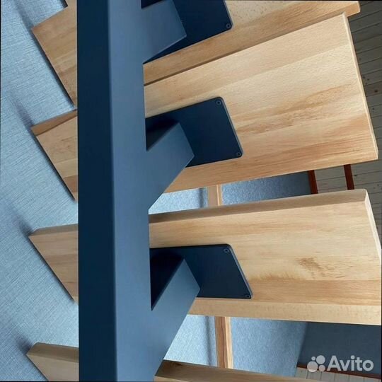 Лестница на металлокаркасе межэтажная