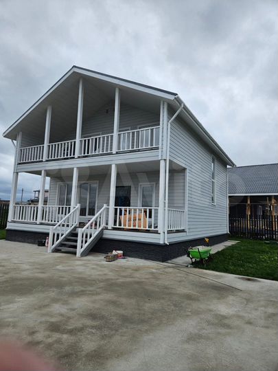 Дом 198 м² на участке 5 сот.