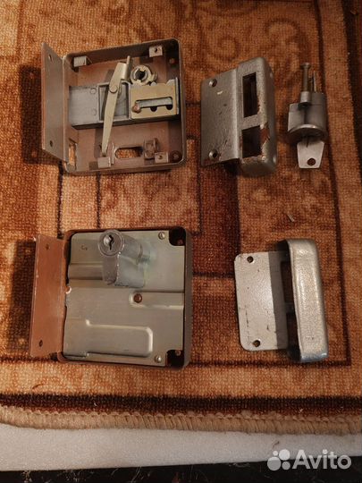 Замки дверные навесные и накладные и фурнитура