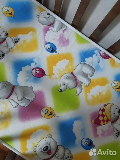 Детская кроватка+ матрас+2 простыни непромокаемые