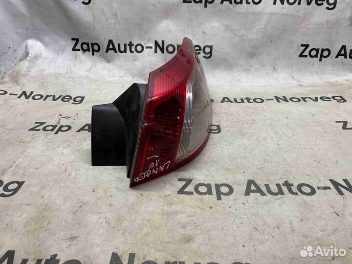 Фонарь задний правый Mitsubishi Lancer