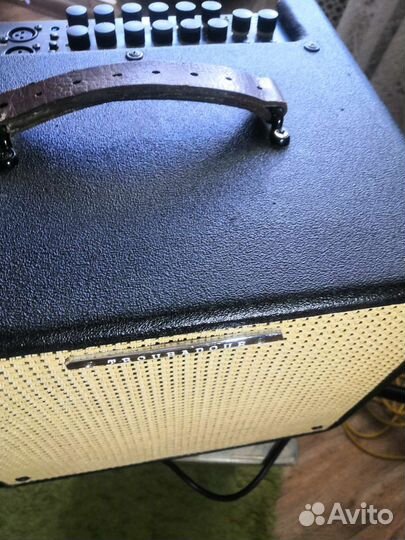 Комбоусилитель для акустической гитары