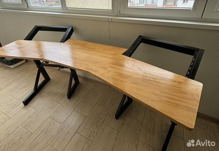 Студийный стол