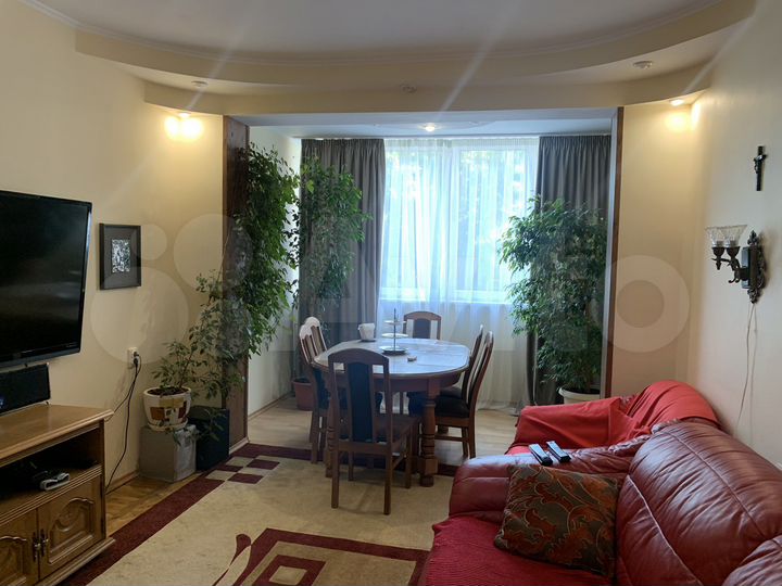 3-к. квартира, 100 м², 2/5 эт.